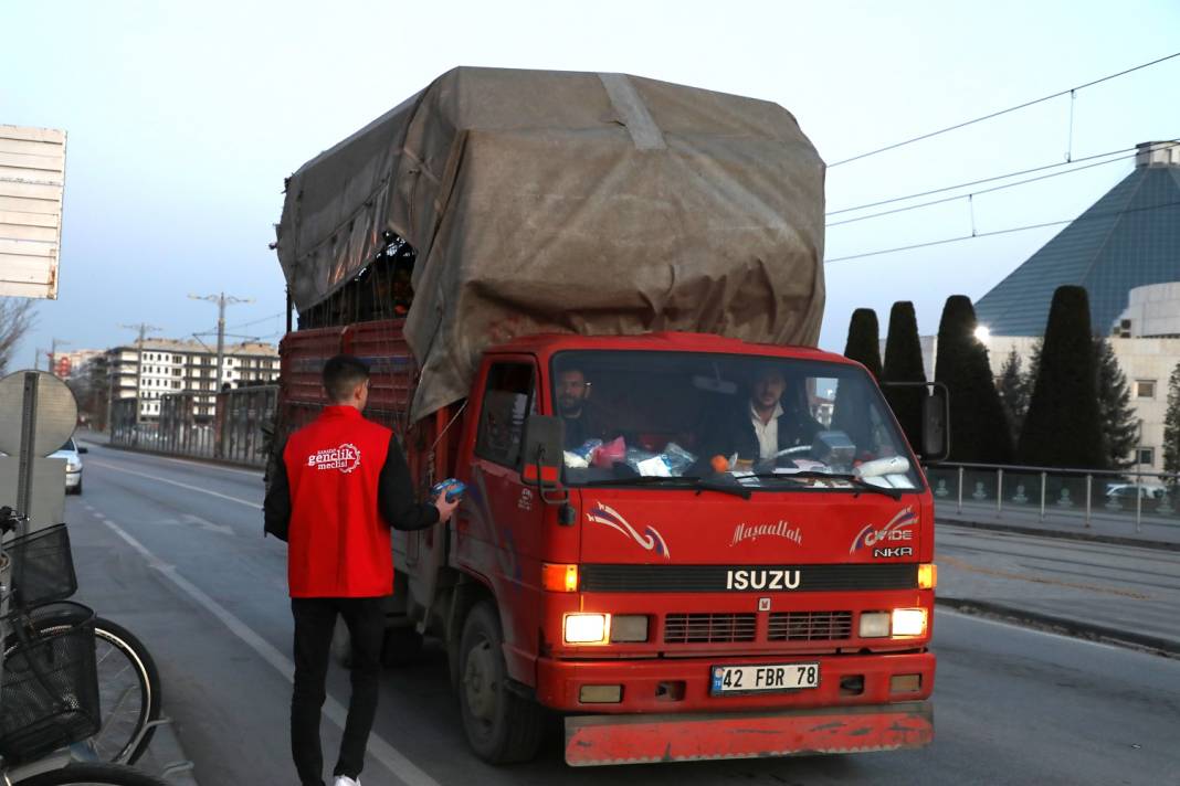 Karatay’ın gençleri iftara 5 kala yollara iniyor 4